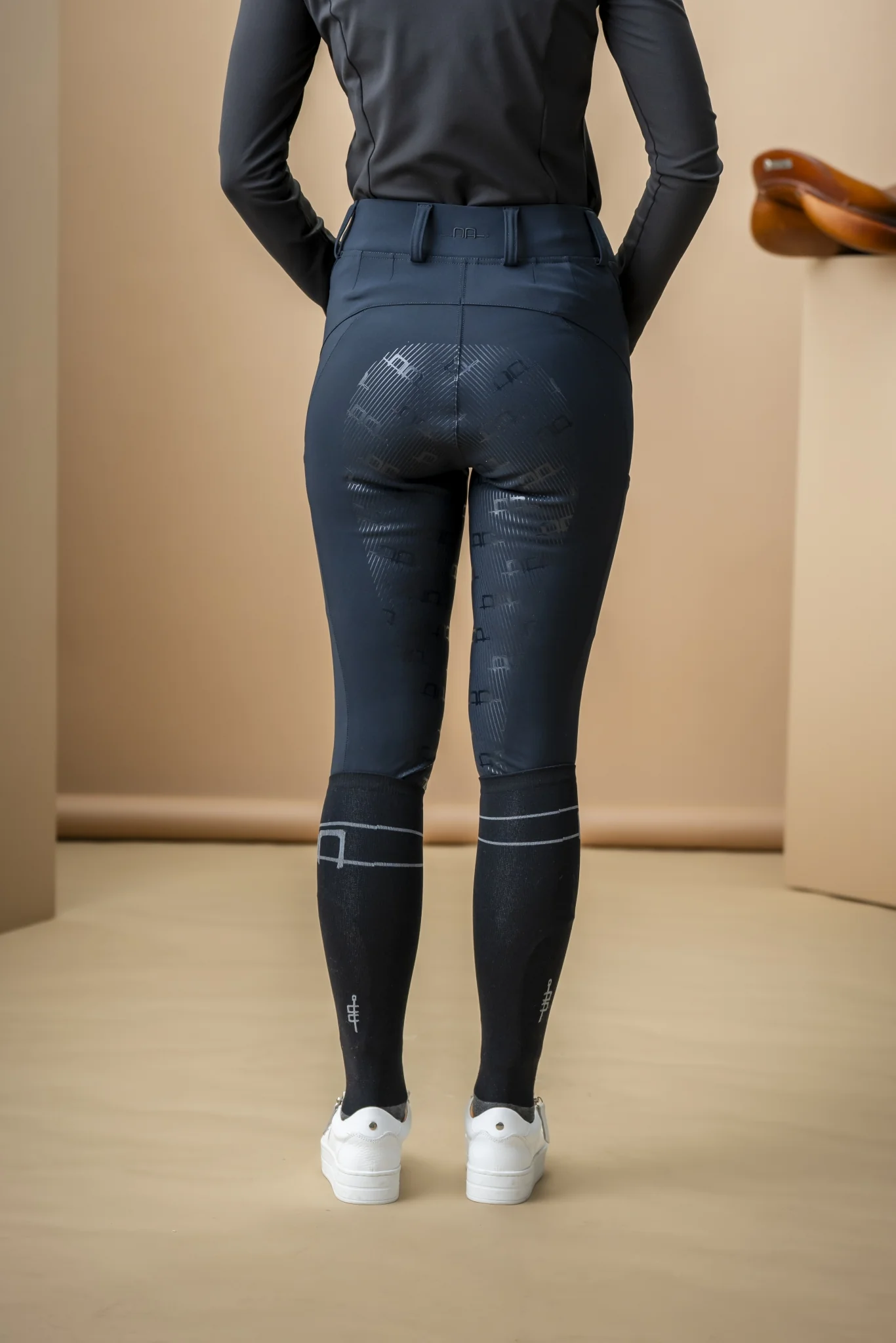 AA Fina Full Seat Brushed Hybrid Breech - Image 5