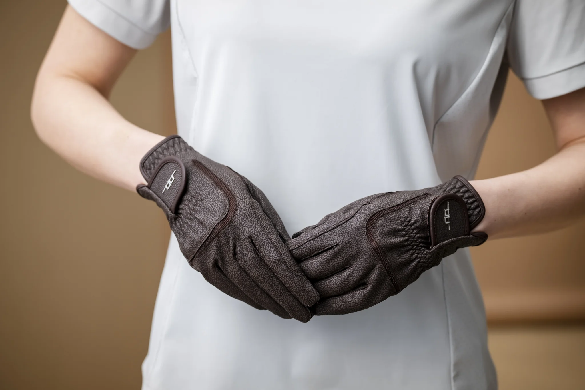 AA Platinum Glove - Image 2