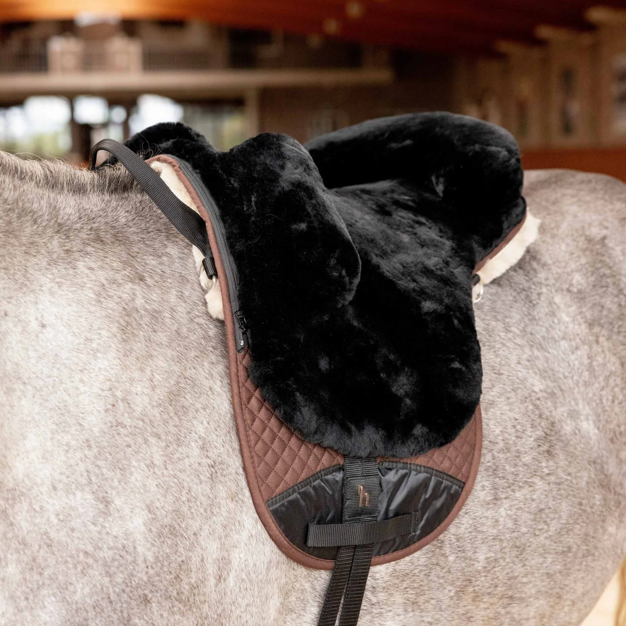 Horze Sheepskin Bareback Saddle - Image 6