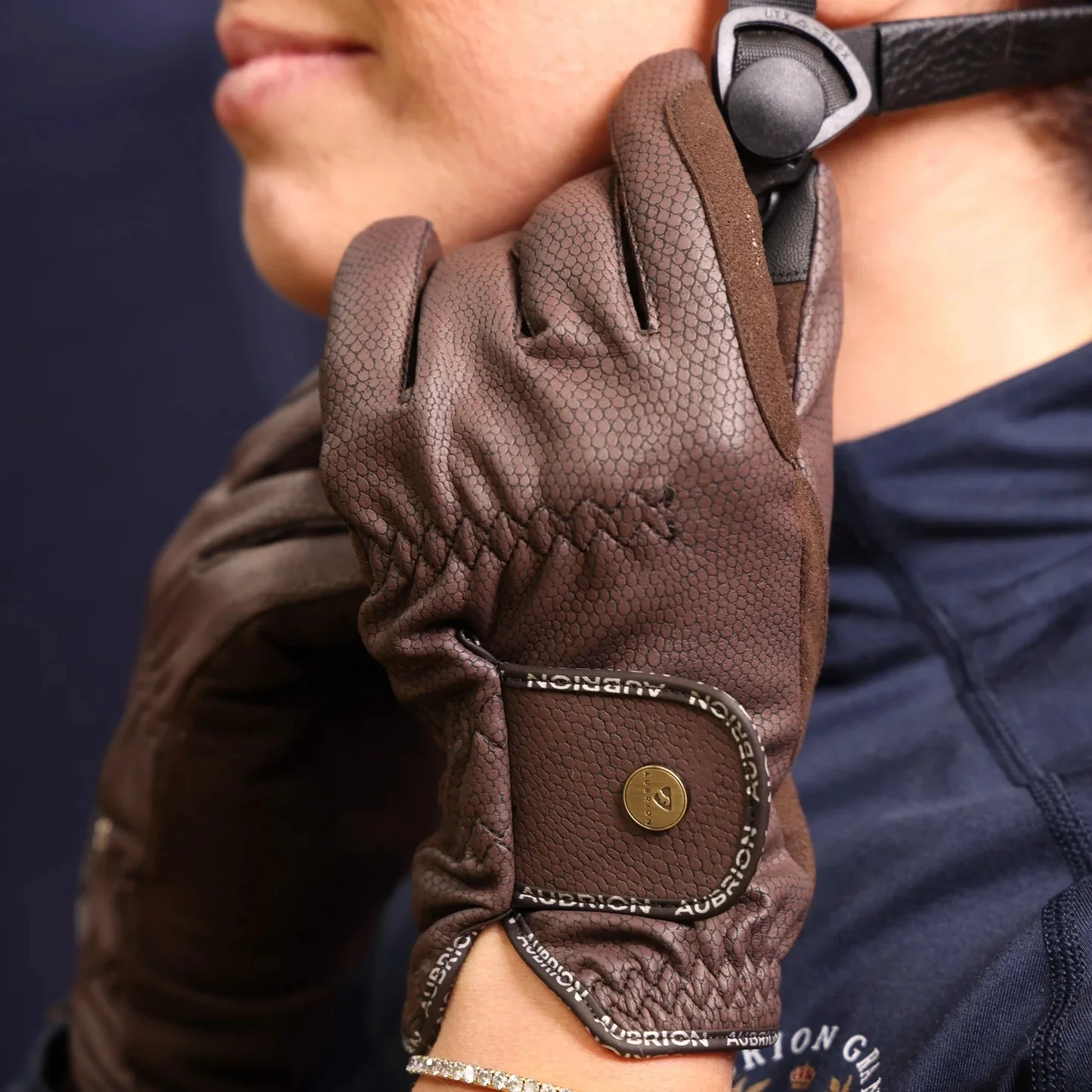 Shires Aubrion Stadium Riding Gloves - Image 7